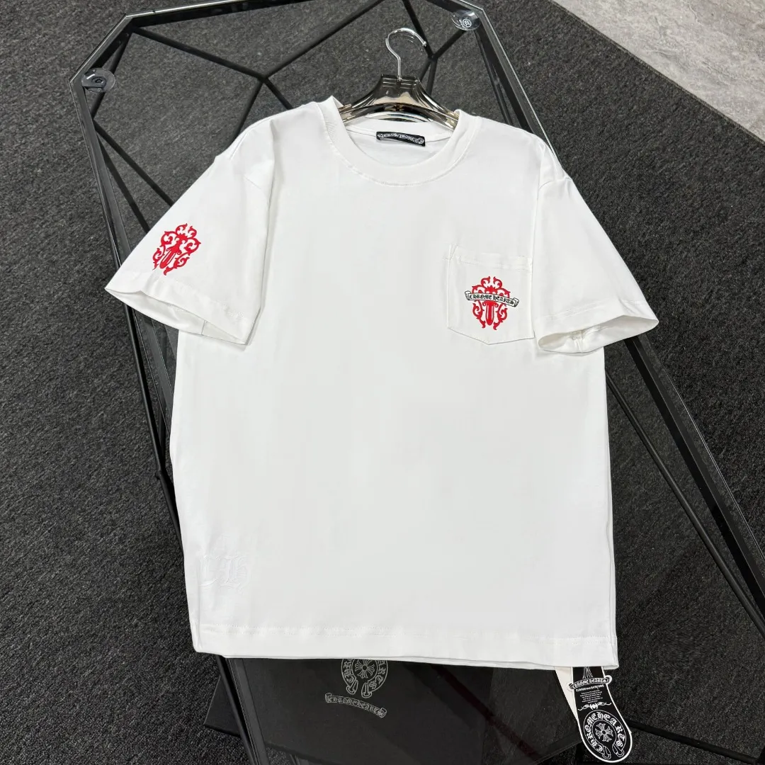 P170 Chrome Hearts 25 high-end versions. The fabric is made of 300 grams of high-density pure cotton. It does not deform or shrink. It has three labels. It is the same style for men and women. Technology: suede foaming + digital printing. Color: white, black. SIZE: S-XL.
